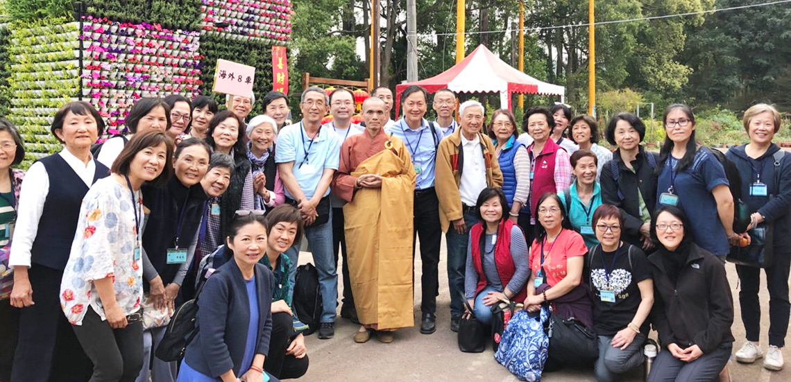 祈願法會 南加現場報導-與如證和尚合照